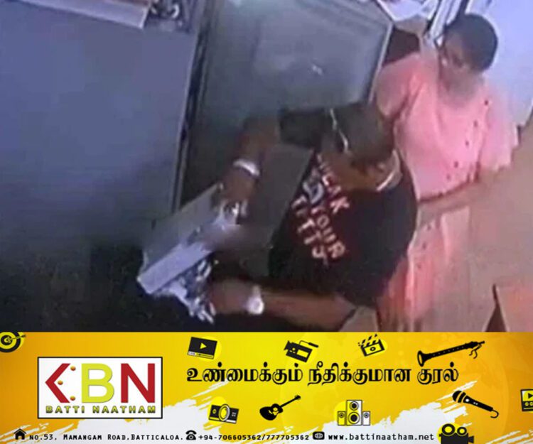 சொந்த மகனின் நகைக்கடையில் திருடிய தாய்; மேலும் நால்வர் கைது!