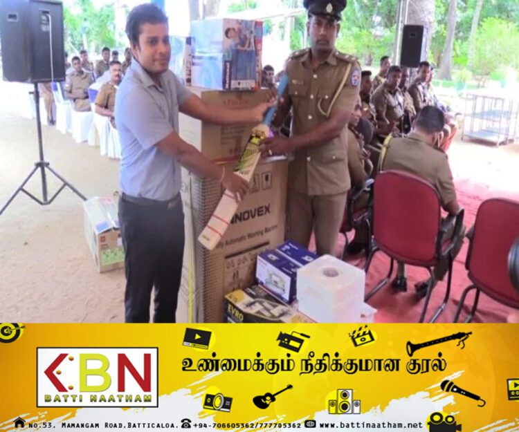 கிழக்கு மாகாண பிரதிப் பொலிஸ்மா அதிபரால் மட்டு பொலிஸாருக்கு நலன்புரி உபகரணங்கள் கையளிப்பு!