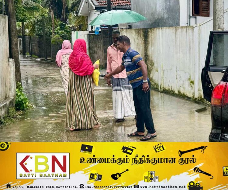 கிழக்கின் கேடயத்தின் ‘அயலவர்களுக்கு உதவுவோம் இரண்டாம் கட்டம்’ ஆரம்பம்; 800 குடும்பங்களுக்கு அரிசி பொதிகள் வழங்கி வைப்பு!