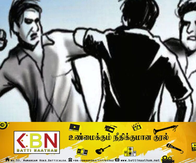 கட்டிலுக்கு அடியில் மறைத்து வைக்கப்பட்டிருந்த மான் இறைச்சி; சோதனையிடச் சென்ற அதிகாரிகள் மீது தாக்குதல்!
