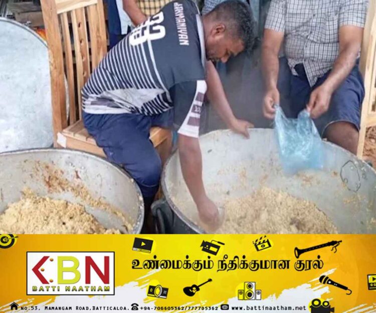 மட்டு ஏறாவூர் பிரதேசத்தில் வெள்ளத்தால் பாதிக்கப்பட்ட குடும்பங்களுக்கு சமைத்த உணவு வழங்கி வைப்பு!