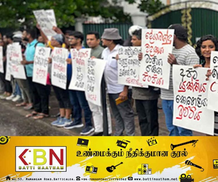 சட்டவிரோத மருந்து இறக்குமதியால் பல உயிர்கள் பலி- கெஹலிய ரம்புகவெல்லவே பொறுப்புக்கூறவேண்டும்; சுகாதார அமைச்சுக்கு முன்பாக ஆர்ப்பாட்டம்!