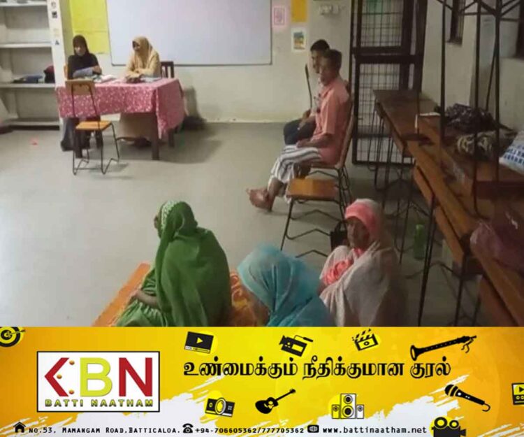 மட்டு காத்தான்குடியில் வெள்ளத்தால் பாதிக்கப்பட்ட மக்கள் இடைத்தங்கல் முகாமில் தங்க வைக்கப்பட்டுள்ளனர்!