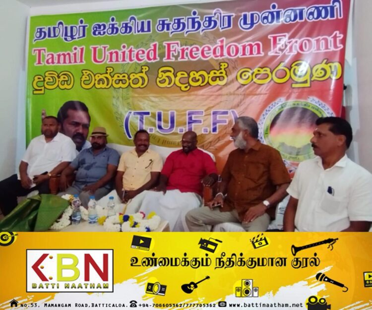 “தமிழ் மக்கள் எதிர்காலத்தில் சிந்தித்து செயல்பட வேண்டும்”; மட்டு கல்லடியில் கட்சி தலைமைக்காரியாலயம் திறந்து வைத்தார் கருணா அம்மான்!