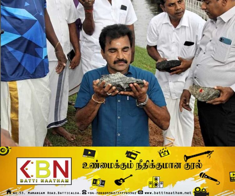 மட்டு கல்லடி பாலத்திற்கு அருகாமையில் சுவாமி விவேகானந்தரின் திருவுருவச்சிலை ஸ்தாபிப்பு!