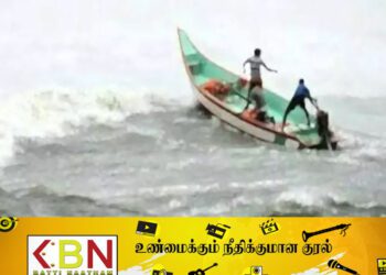 கடலில் இரு சிறுவர்களுடன் ஆபத்தான படகுப் பயணத்தை மேற்கொண்ட குடும்பஸ்தர்; எச்சரித்து சிறுவர்களை மீட்ட கடற்படையினர்!
