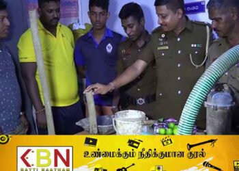 வீடொன்றின் முன்பாக புதையல் தோண்டிய ஒரே குடும்பத்தைச் சேர்ந்த மூவர் உட்பட நால்வர் கைது!