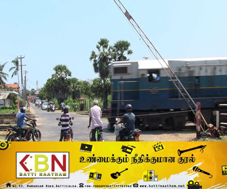 வடக்கு, கிழக்கில் புகையிரத கடவை காவலர்கள் பணிப்புறக்கணிப்பு போராட்டம்!