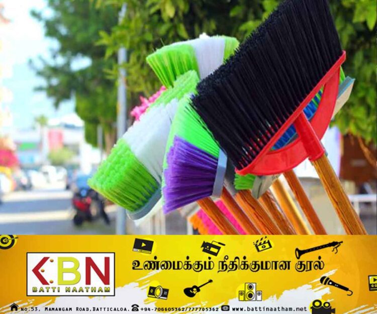 பிளாஸ்டிக் துடைப்பங்கள் மற்றும் விளக்குமாறு இறக்குமதிக்கு தடை!
