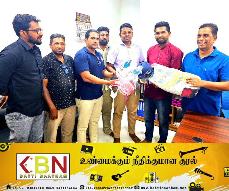 மருதமுனை “பிரைட் பியூச்சர் ” கழகத்திற்கு விளையாட்டு உபகரணங்கள் வழங்கிவைப்பு!