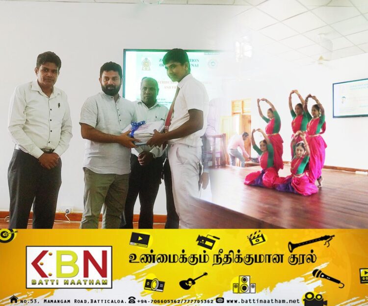 கல்முனை வலயத்திற்குட்பட்ட பாடசாலை மாணவர்களுக்கு இலவச சீருடை, நூல் வழங்கிவைப்பு！