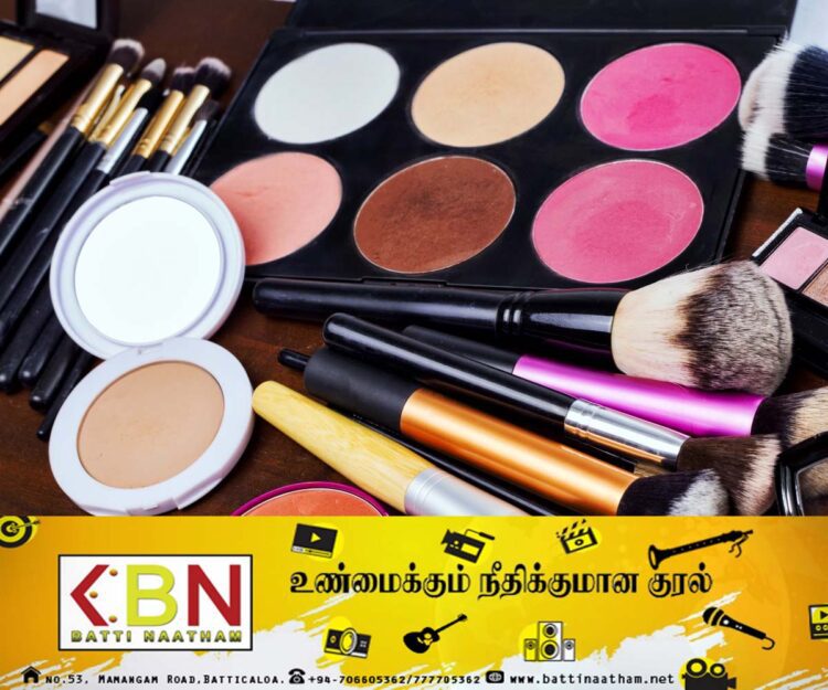 மருமகளின் மேக்கப் பொருட்களை பயன்படுத்திய மாமியார்; விவாகரத்து கேட்டு நீதிமன்றம் சென்ற மருமகள்!