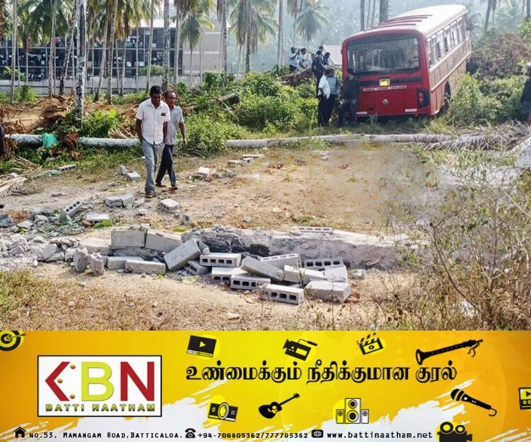 பல்கலைக்கழக மாணவர்களை ஏற்றிச் சென்ற அரச பேருந்து விபத்து!