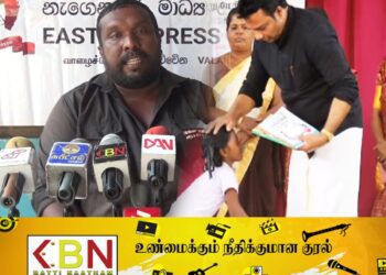 இலவச சீருடையை வைத்து அரசியல் செய்யும் வியாழேந்திரன்; சிவில் சமூக செயற்பாட்டாளர் லவக்குமார் குற்றச்சாட்டு!