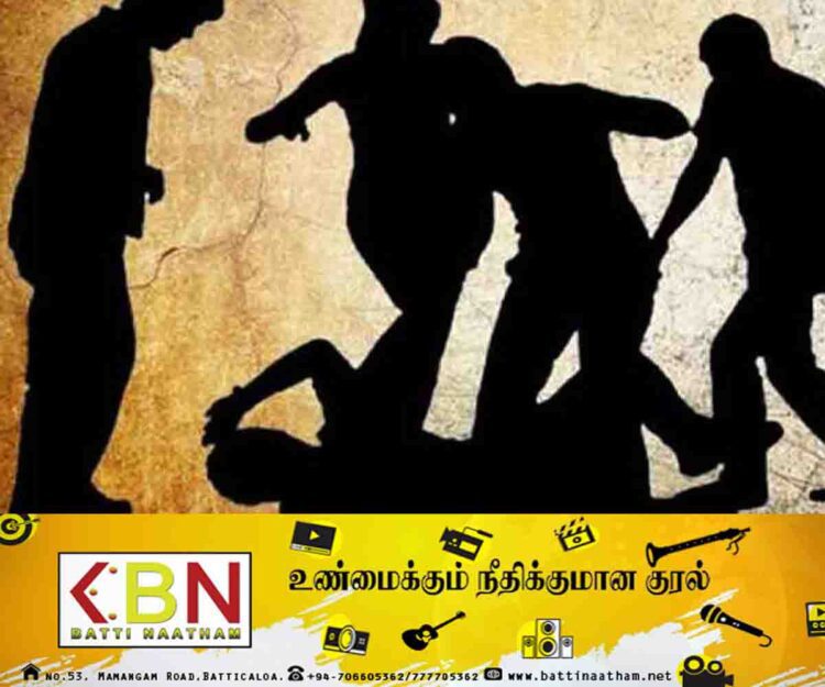 மகனின் நண்பர்களால் அடித்துக்கொல்லப்பட்ட தந்தை!
