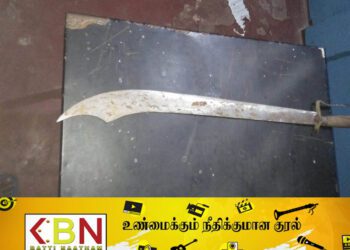 யாழில் வழிப்பறி கொள்ளையில் ஈடுபட்டோர் வாளுடன் கைது!