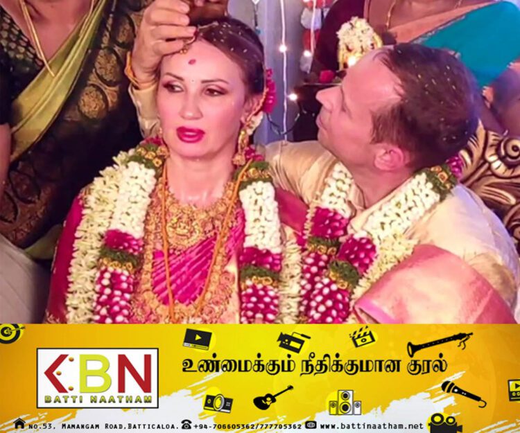 இந்து முறைப்படி திருமணம் முடித்துக்கொண்ட வெளிநாட்டு தம்பதிகள் !