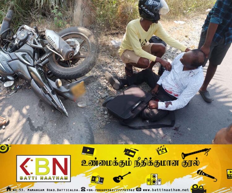 மட்டு வாகரையில் விபத்து; இரு பாடசாலை அதிபர்கள் வைத்தியசாலையில் அனுமதி!