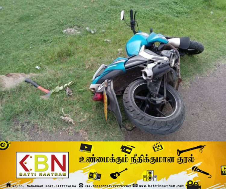 யாழில் மோட்டார் சைக்கிளில் சென்ற இளைஞன் மீது கோடரி தாக்குதல்!