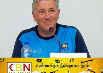இலங்கை கிரிக்கெட் அணியின் தலைமை பயிற்சியாளர் பதவி விலகல்!