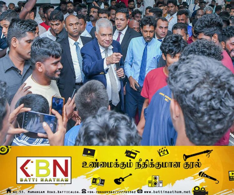 அரசியல் தீர்வுகளைத் தேடுவோர் பொருளாதாரத் தீர்வுகள் குறித்து கவனம் செலுத்தவில்லை; ரணில் தெரிவிப்பு!