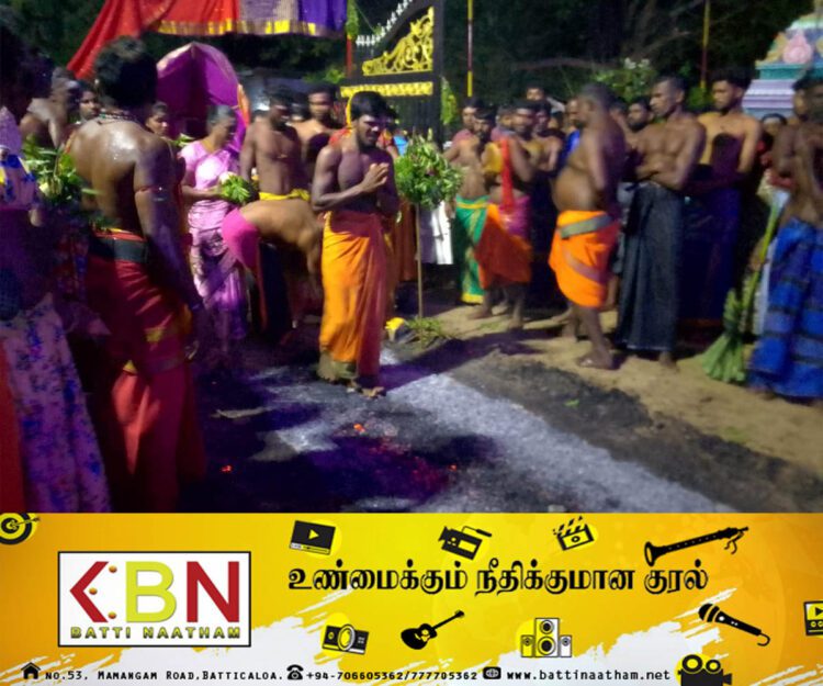திகிலிவெட்டை ஸ்ரீ சிவ முத்துமாரியம்மன் ஆலயத்தில் தீ மிதித்தல்!