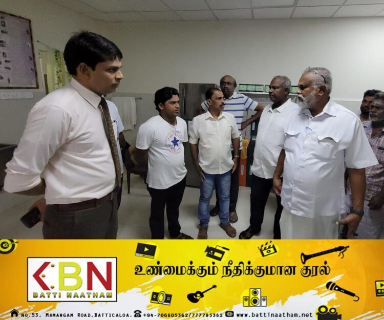 சாவகச்சேரி ஆதார வைத்தியசாலைக்கு டக்ளஸ் தேவானந்தா திடீர் விஜயம்!