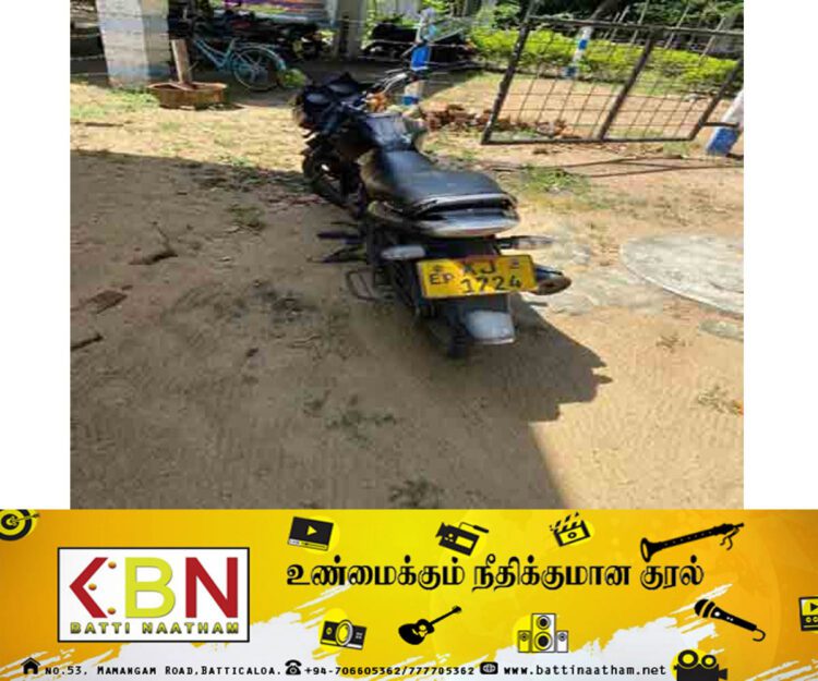 சம்மாந்துறை பகுதியில் கைவிடப்பட்ட நிலையில் மீட்கப்பட்ட மோட்டார்சைக்கிள்!