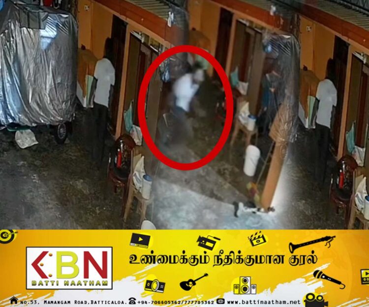 யுவதி ஒருவர் குளிப்பதை காணொளி எடுக்க முயன்ற வவுனியா பல்கலை விரிவுரையாளர்!
