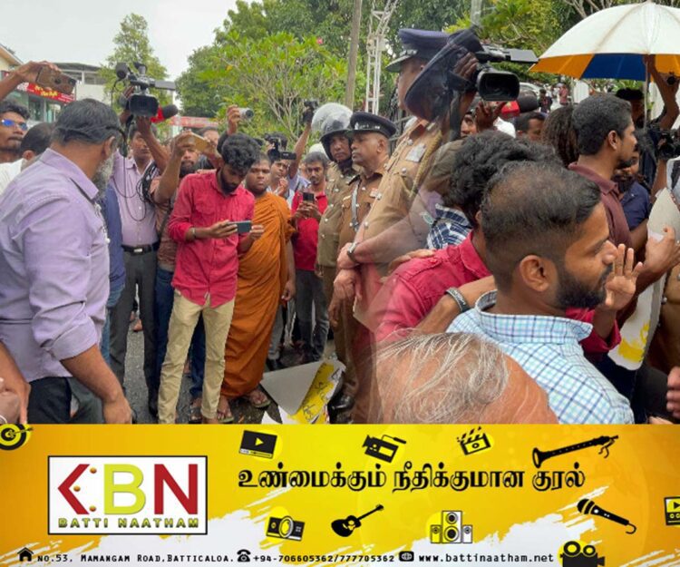 பங்களாதேஷ் மாணவர் போராட்டத்திற்கு ஆதரவு தெரிவித்து கொழும்பில் வீதிக்கு இறங்கிய மக்கள்!