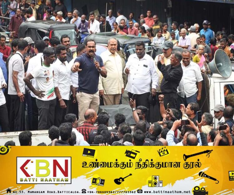 1700 ரூபாய் சம்பளம் வழங்குமாறு ஹட்டனில் தமிழ் முற்போக்குக் கூட்டணியினர் போராட்டம்!