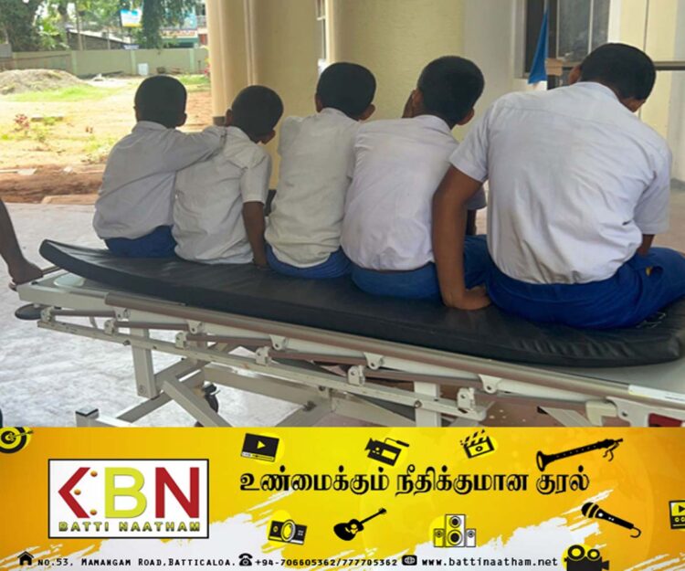 குளவி கொட்டுக்கு இலக்கான மாணவர்கள் வைத்தியசாலையில் அனுமதி!