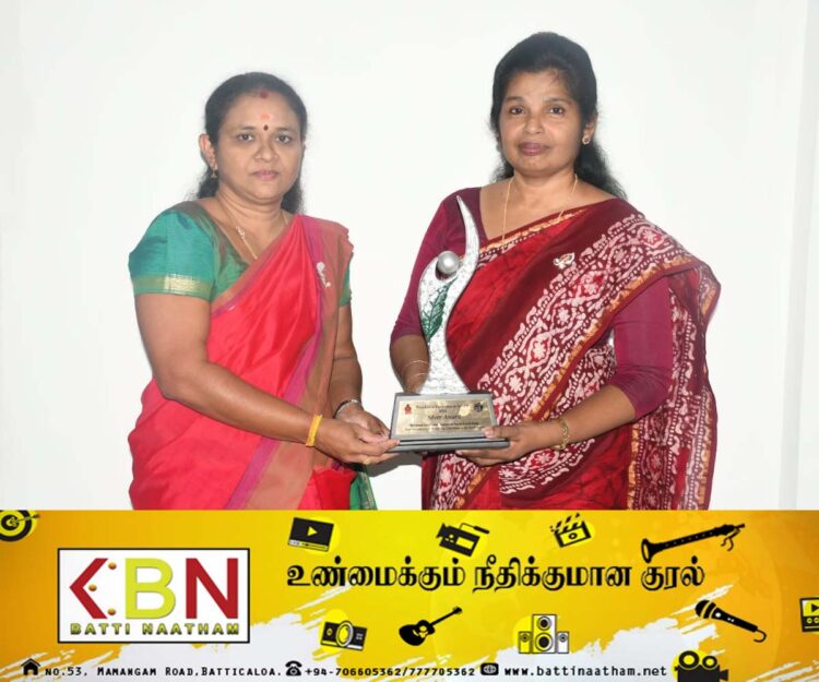 ஜனாதிபதி சுற்றாடல் விருது வென்ற மண்முனை தென் எருவில் பற்று பிரதேச செயலாளருக்கு வாழ்த்து!