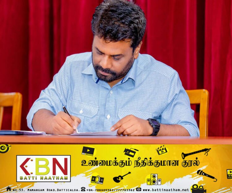 வேட்பு மனுவில் கையொப்பமிட்டார் அனுர!