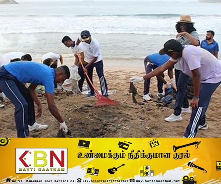 இலங்கை கடற்படையினரால் கடற்கரையை சுத்தப்படுத்தும் திட்டம்!