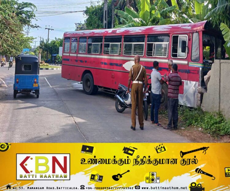 மட்டு கோவிந்தன் வீதியில் மதிலை உடைத்துக் கொண்டு சென்ற அரச பேருந்து!