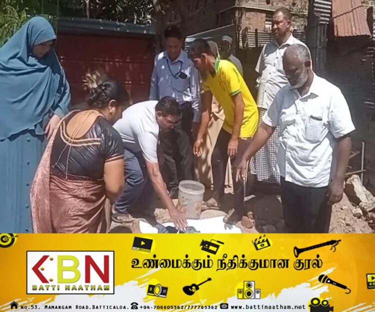 காத்தான்குடிப் பகுதியில் ரண்பிமன வேலைத்திட்டத்தின் கீழ் வீடு அமைப்பதற்கான அடிக்கல் நாட்டி வைப்பு!