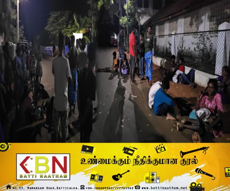 யாழ் வீடொன்றில் அட்டகாசம் செய்த வன்முறை கும்பல்; பொலிஸ் நிலையத்தில் தஞ்சம் புகுந்த வீட்டார்!