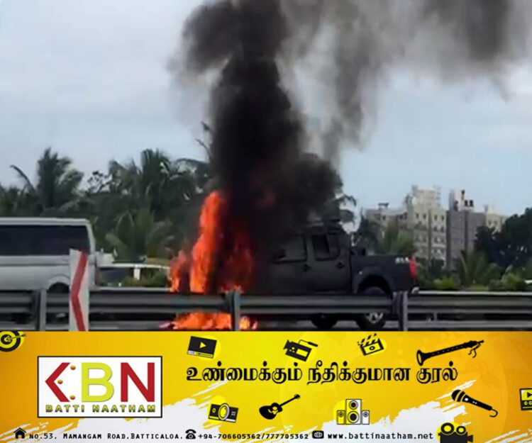தெற்கு அதிவேகசாலையில் திடீரென தீப்பற்றிய கெப் வாகனம்!