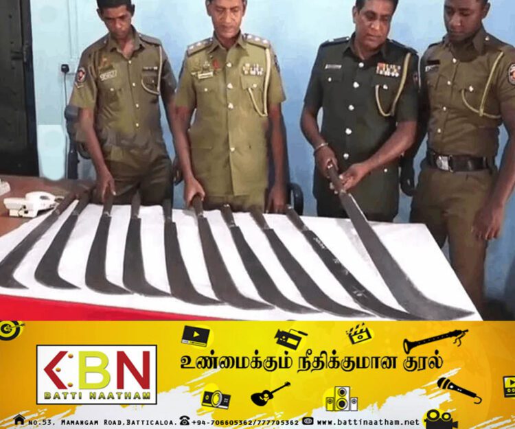 களுத்துறை பகுதியில் 10 வாள்களுடன் இருவர் கைது!