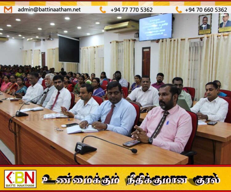 யாழில் பாராளுமன்ற தேர்தலில் தபால் மூல வாக்களிப்புக்கான வாக்குச்சீட்டு விநியோகிக்கும் அலுவலர்களுக்கான செயலமர்வு