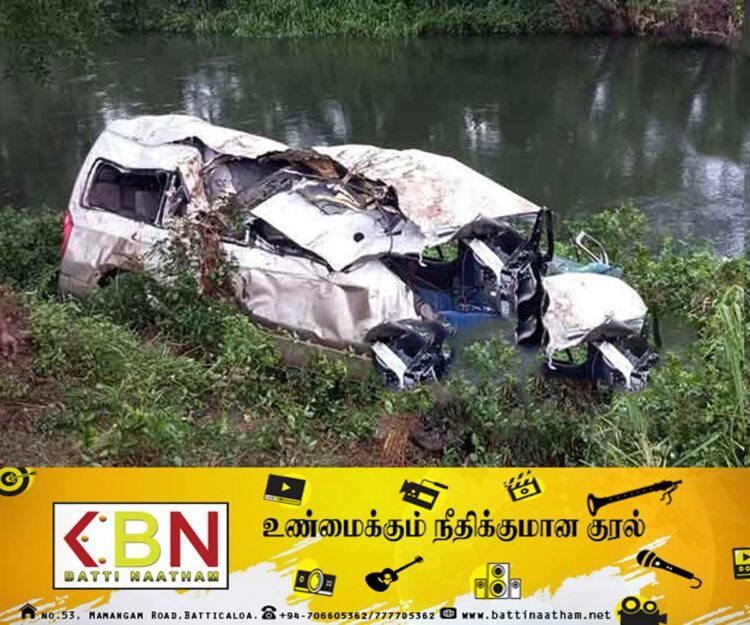 வேன் ஒன்றை காட்டு யானை தாக்கியதில் வேன் சாரதி உயிரிழப்பு!