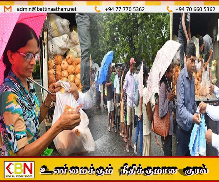 நடமாடும் தேங்காய் விற்பனை வேலைத்திட்டம்; மழையென பாராது குவியும் மக்கள்