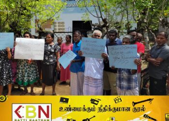 கிராம உத்தியோகத்தரை இடமாற்ற வேண்டாம் எனக்கோரி யாழில் ஆர்ப்பாட்டம்!