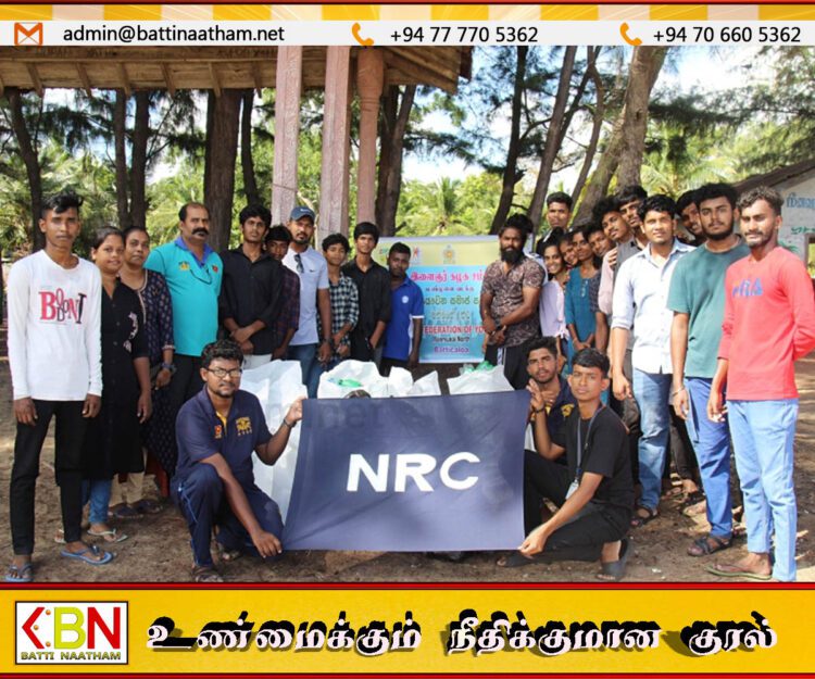 மண்முனை வடக்கு பிரதேச இளைஞர் கழக சம்மேளனத்தின் ஏற்பாட்டில் கல்லடி கடற்கரையில் சிரமதானம்