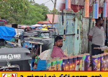 கொட்டும் மழைக்கும் மத்தியிலும் களுவாஞ்சிக்குடி நகரில் புதுவருட வியாபாரம்
