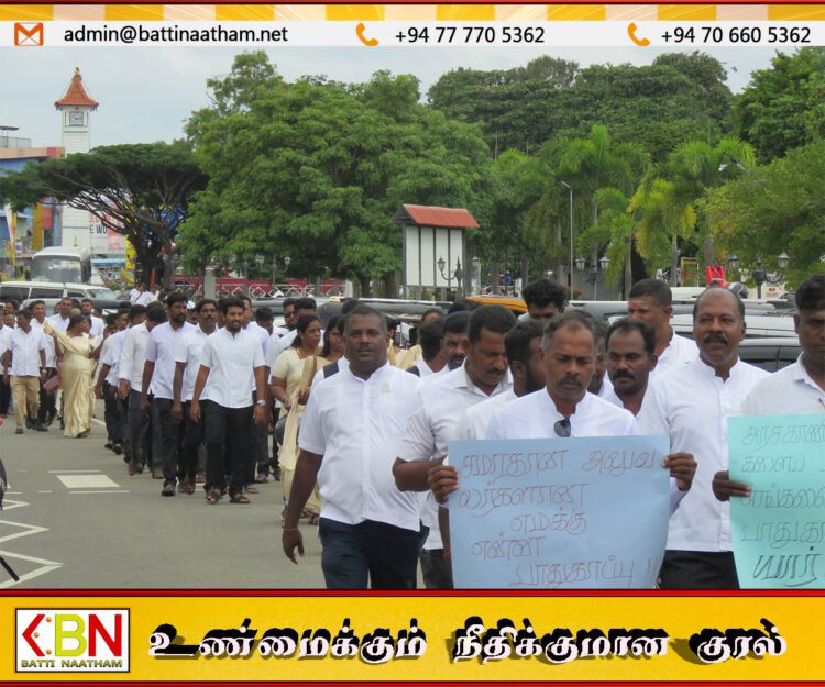 மட்டு காந்தி பூங்காவில் கிராம உத்தியோகத்தர்கள் போராட்டம் (காணொளி)