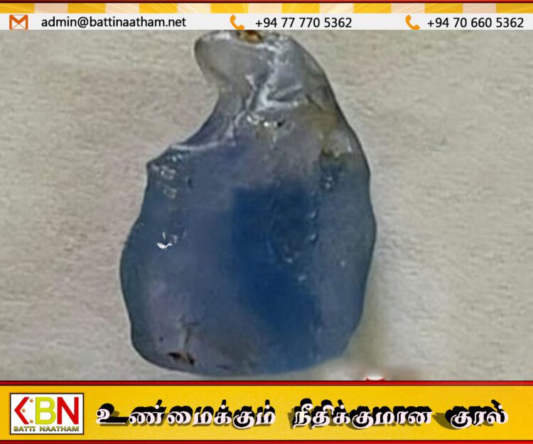 இலங்கை வடிவிலான இரத்தினக்கல்