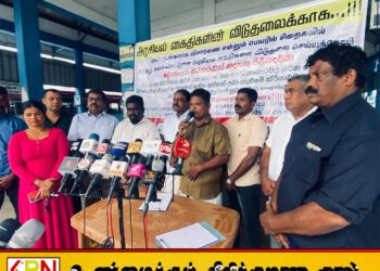 தமிழ் அரசியல் கைதிகளை விடுவிக்ககோரி மட்டக்களப்பில் கையெழுத்து வேட்டை