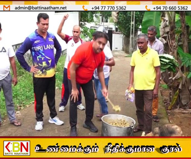 நாய்களுக்கு தானம் வழங்கிய முன்னாள் எம். பி